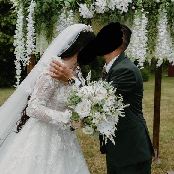 Wedding dress with 3D Flowers and Petticoat - Picture 8 of 10